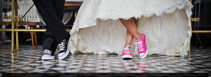 5 Pros and Cons of Getting Married Before 30