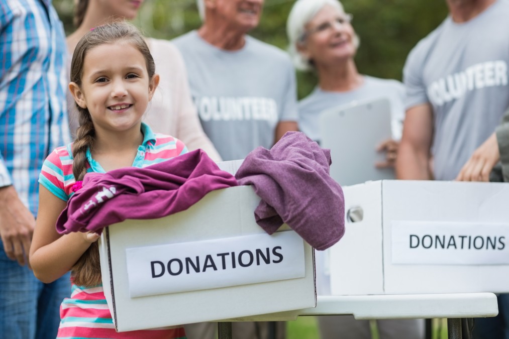 4 Service Projects to Teach Your Kids the Gift of Giving