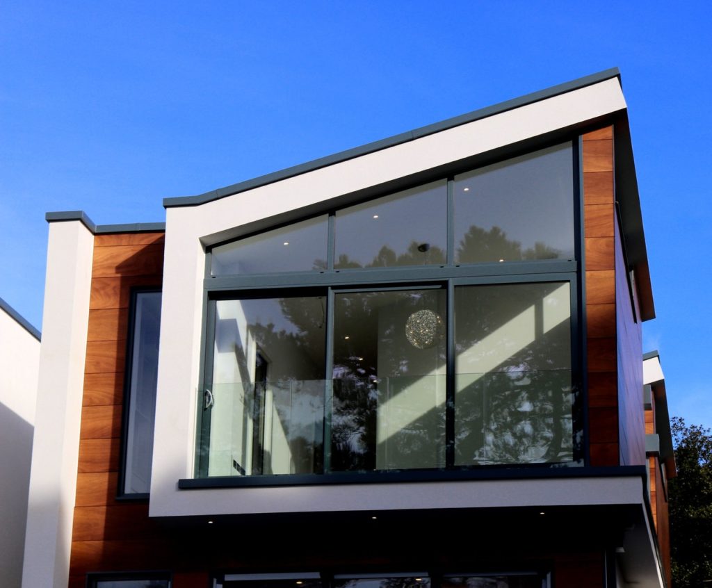 Top 5 Reasons to Consider Casement Windows for Your Replacement Project