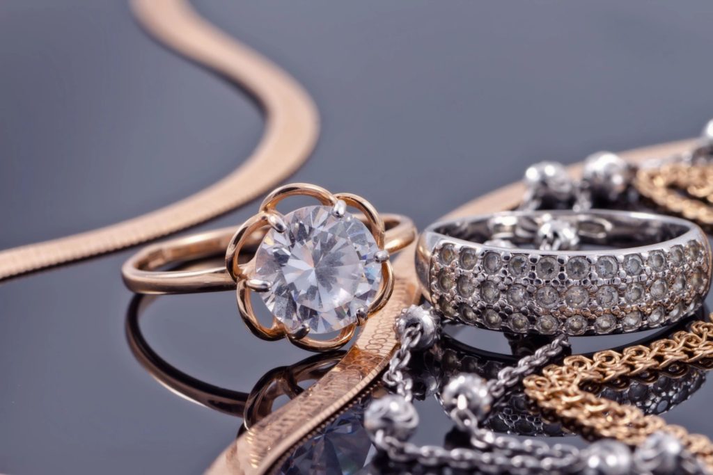 Top 5 reasons why you should consider buying gold jewelry